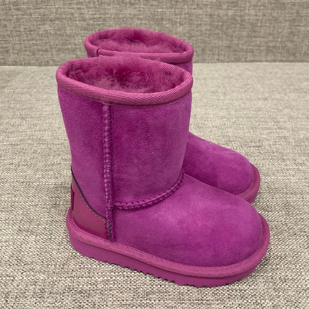 UGG Classic II Shimmer size 6 NWOT (includes box)